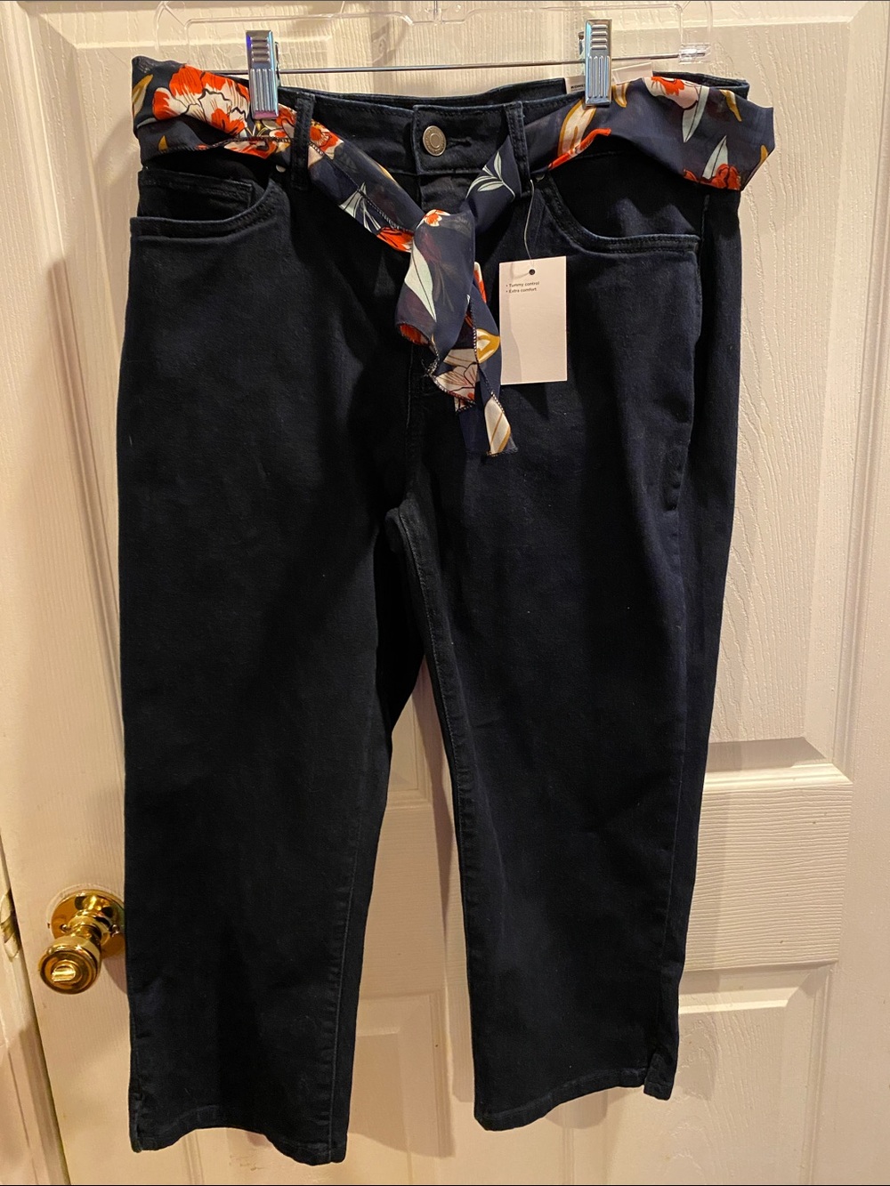 croft & barrow Navy Capris with Floral Waist Scarf